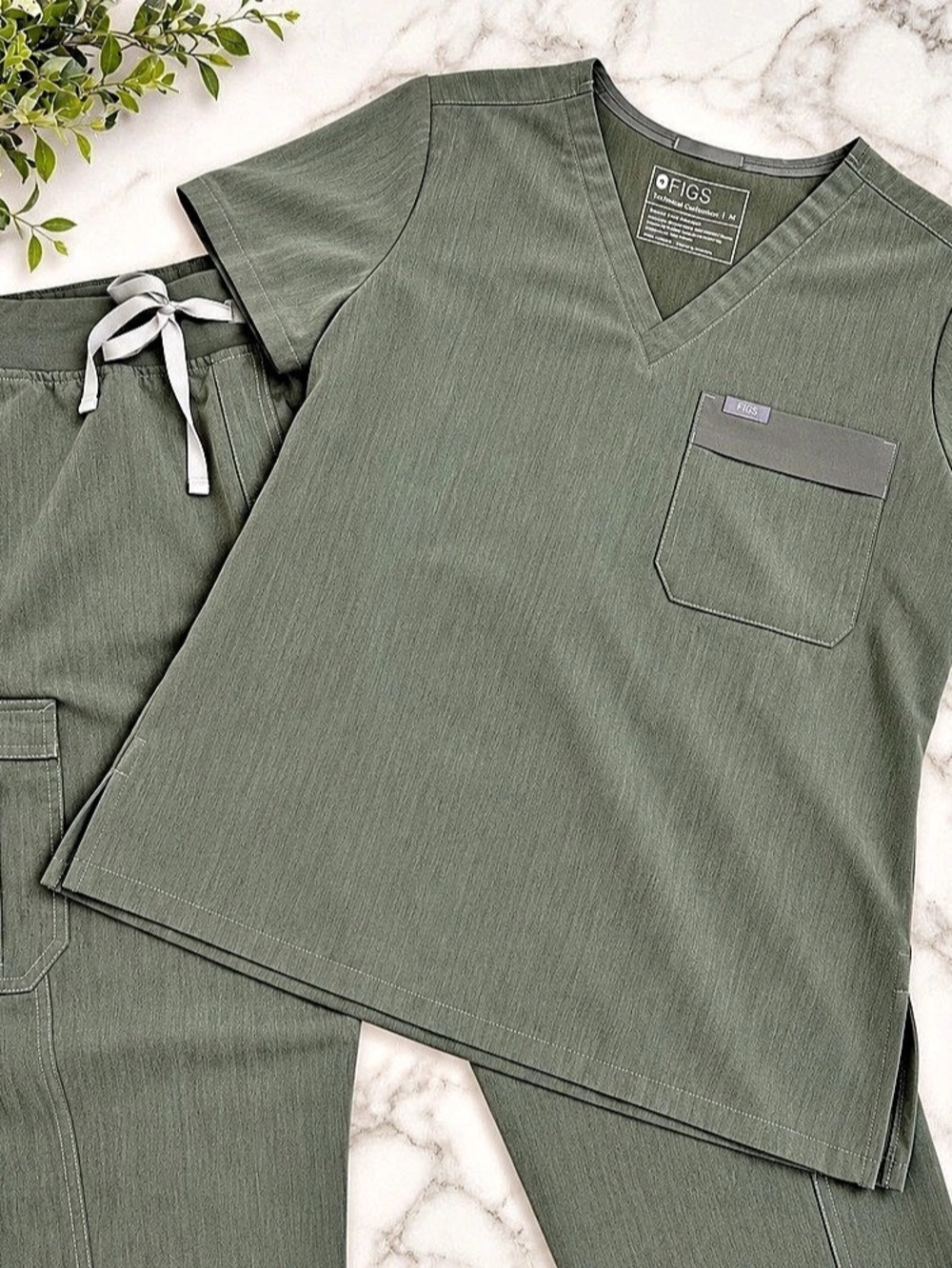 FIGS Technical Collection Olive Green Scrub Set Med Top Med- Tall Cargo Pants EU
